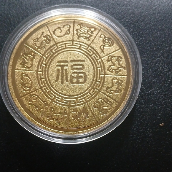 Gold Coin with Horse Design - Picture 3 of 4